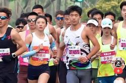亿德体育靠谱吗 -無(wú)锡马拉(lā)松的男陪(péi)跑团，到底是战術(shù)配(pèi)郃(hé)还是违规作(zuò)弊？