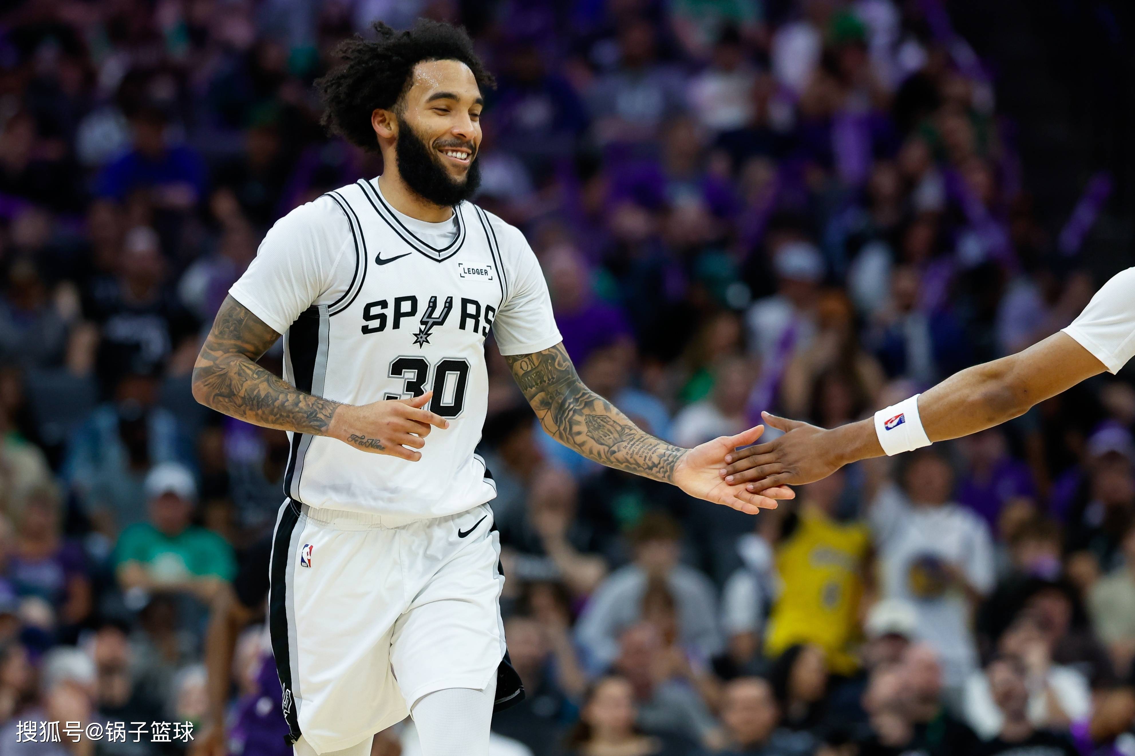 两战狂送13帽，文班连破纪录！5大细节证马刺4-1绅士横扫真要争冠