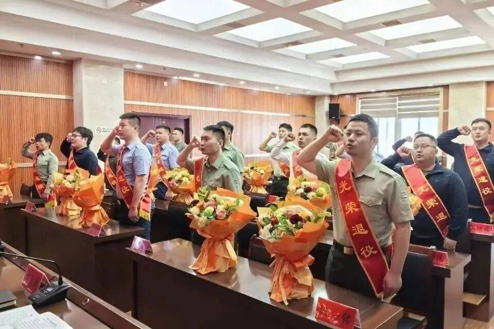 转业军士量化评分再现“天花板”服役16年，量化评分710.7分，全国第一。