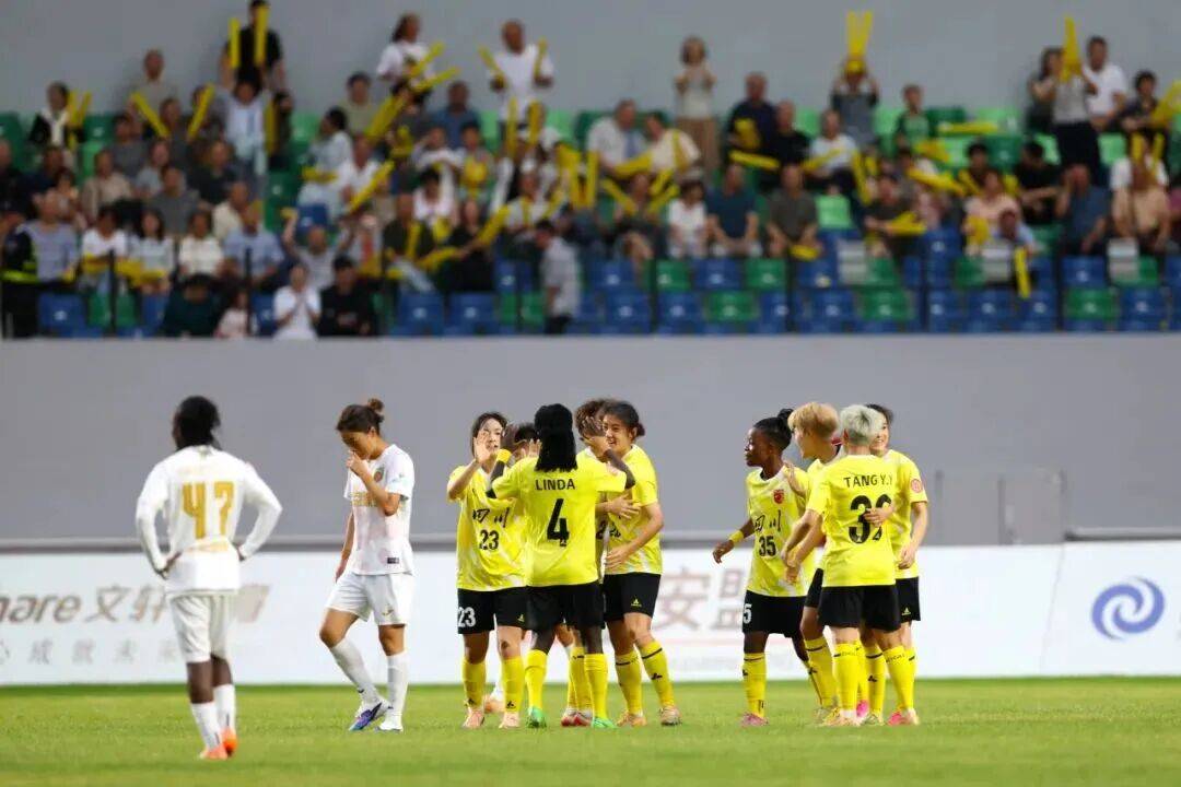 北京城建女足3:1客场战胜四川女足，升至联赛积分榜榜首